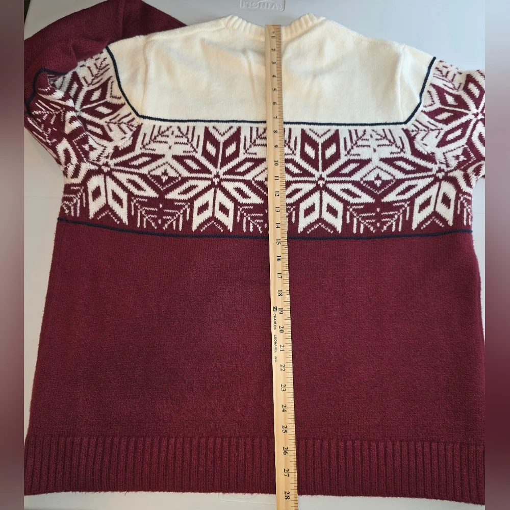 Old Navy SoSoft Maroon White Crewneck Sweater Snowflake Size XL NWOT E-3001
